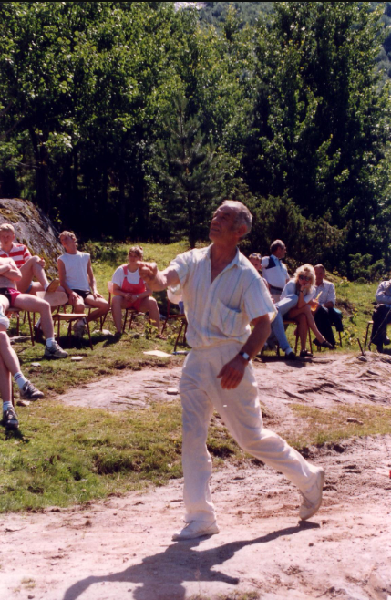 Midt i eit kast — 1990